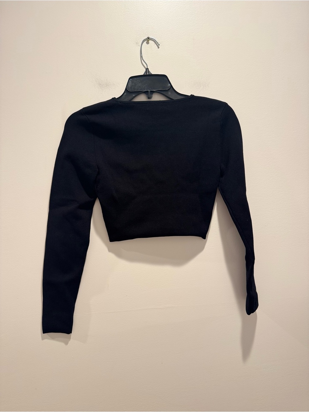 Babaton Black Long-Sleeve Cropped Top - Picture 5 of 5